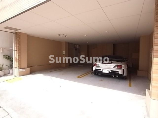 プリムローズの駐車場