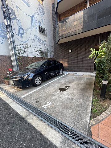 スワンズ心斎橋イーストの駐車場