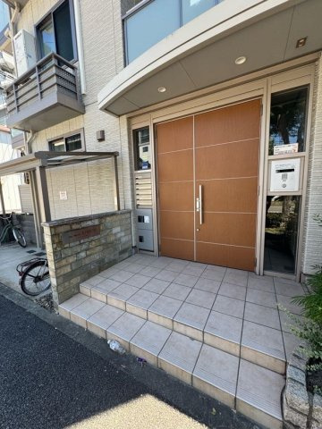 シャーメゾン切戸のエントランス