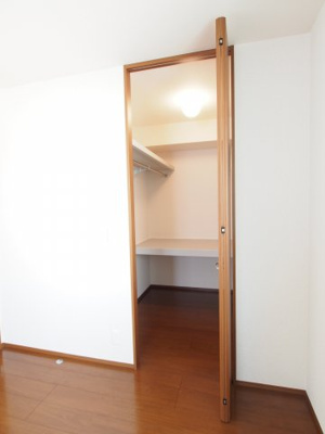 【収納】 | ヴラウニーメゾン・リラ | ウォークインクローゼット