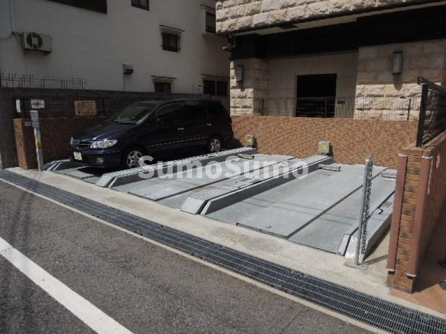 プレサンス三ノ宮駅前プライムタイムの駐車場