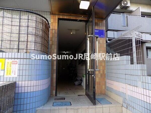 プレアール園田のエントランス|建物の内部です