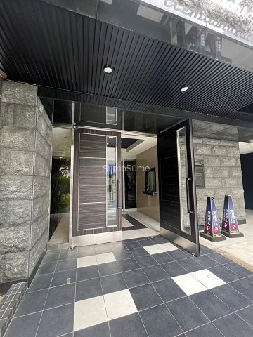 プレサンス上町台リベルテのエントランス
