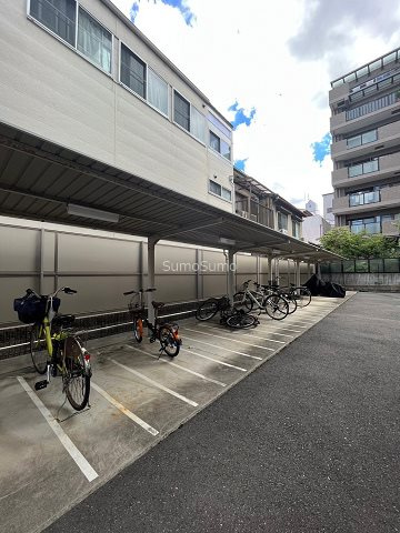 プレサンス上町台リベルテの駐車場