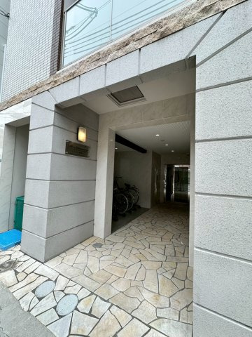 フリオ西宮のエントランス