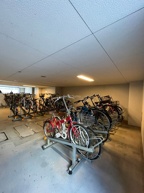 プレサンスOSAKA DOMECITYワンダーの駐車場