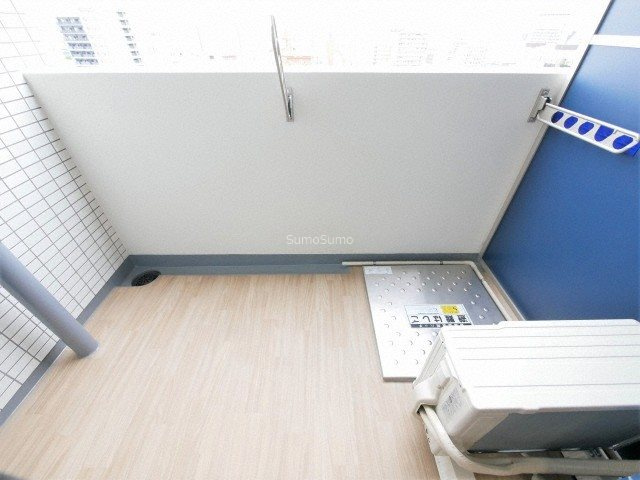プレサンスOSAKA DOMECITY クロスティのバルコニー