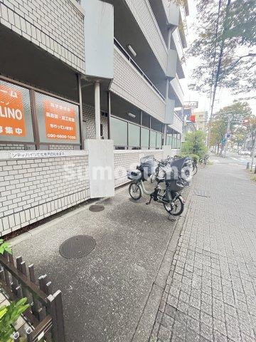 シティハイツ七松の駐車場