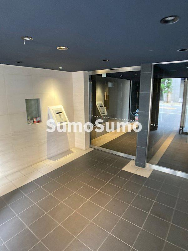プレサンスNEO心斎橋のエントランス