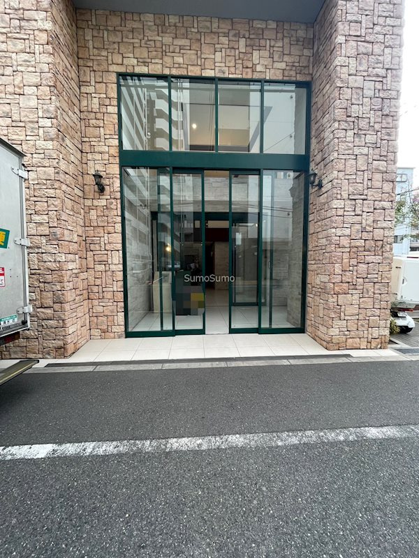 スプランディッド難波のエントランス