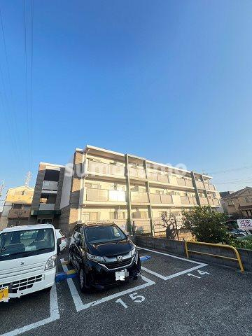 シャーメゾン燦燦 東館の駐車場