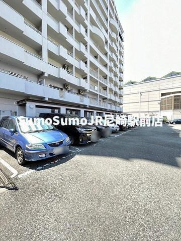 シティハイツ尼崎駅前の駐車場|駐車場に車を止められます