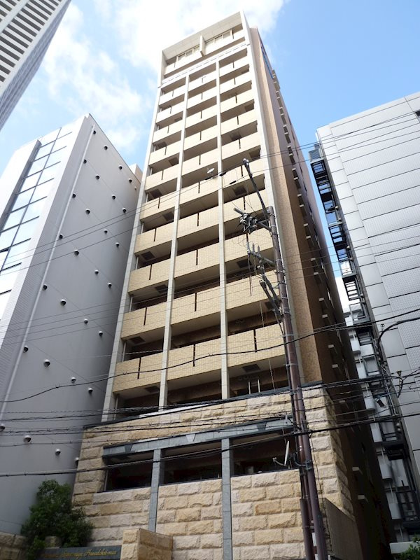 プレサンス三宮花時計前の外観