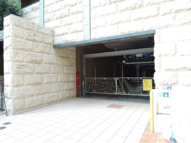 プレサンス三宮花時計前の外観