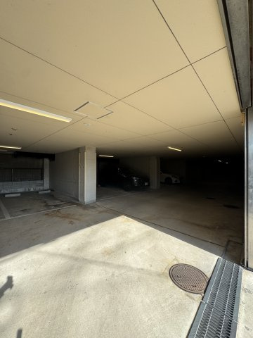 シャトレンうぐいすの駐車場