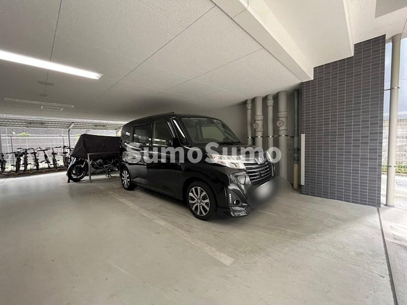 プレサンス京町堀ノースの駐車場