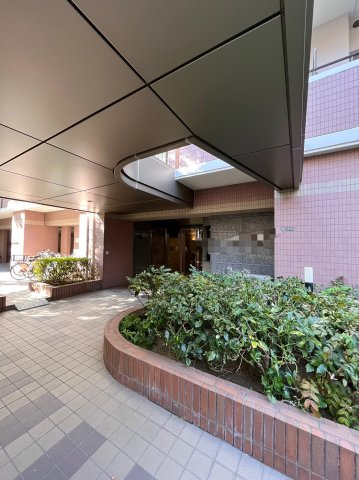 シャトー本町のエントランス|ゆとりのあるエントランスです