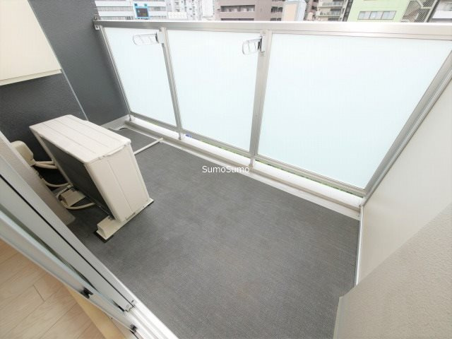 プレサンスタワー難波WESTのバルコニー