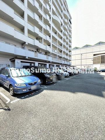 シティハイツ尼崎駅前の駐車場|駐車場に車を止められます