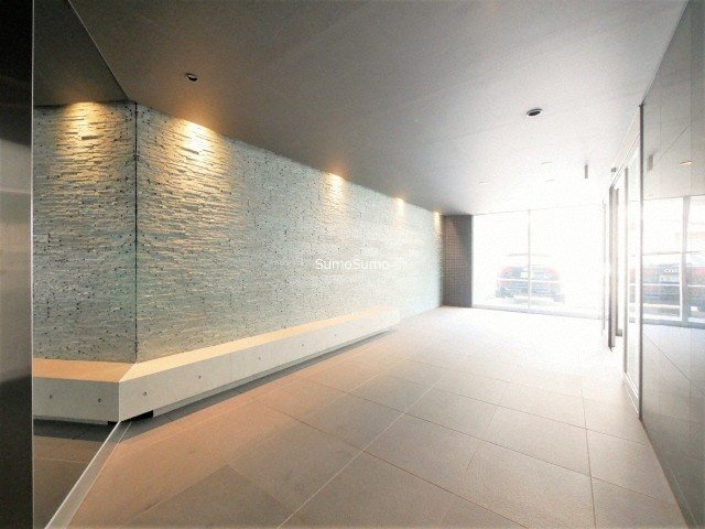 スワンズシティ心斎橋ルーノのエントランス