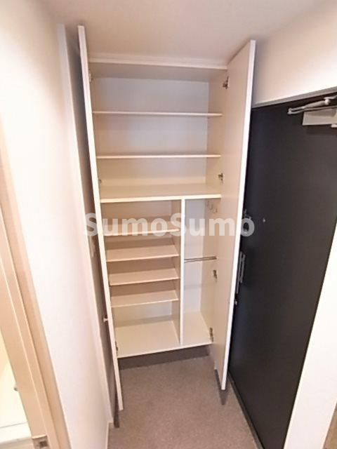 プレサンス三宮花時計前の玄関