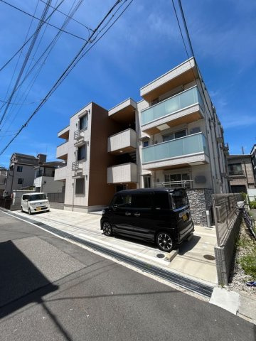 ブリランテ三川口町の駐車場
