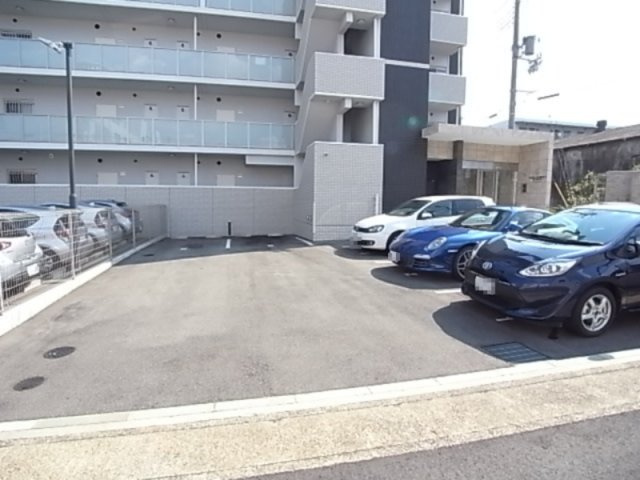 プレ・ラ・メール御影Ⅱの駐車場