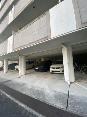 フルール妙法寺の駐車場