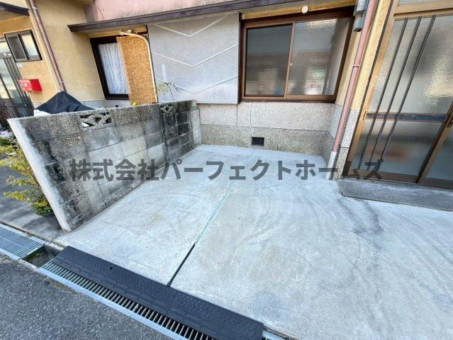 西田住宅の駐車場|カースペースがあります