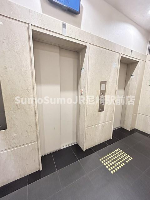 フレアージュ塚口のその他共用部分|忙しい朝に嬉しいエレベーター2基。