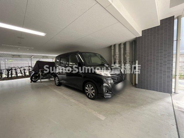 プレサンス京町堀ノースの駐車場