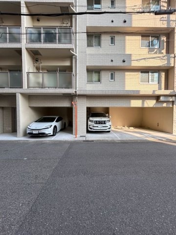 プリオーレ新開地の駐車場