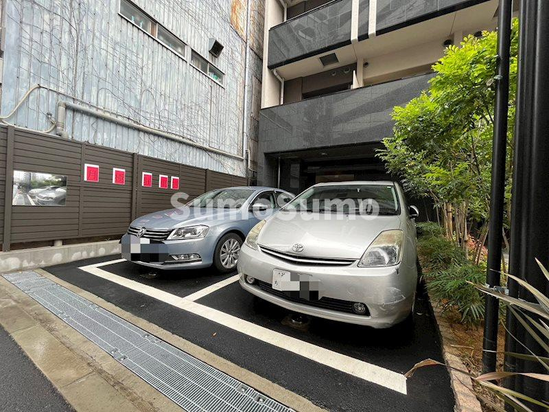 ソルテラスNAMBAフロントの駐車場|駐車場に車を止められます