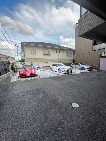 ブルーノ芦屋の駐車場