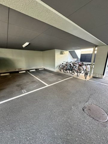 チェリーアベニュー夙川の駐車場