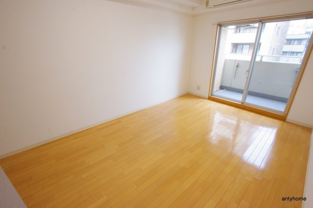 アーデンタワー靭公園　仲介手数料無料の居間・リビング