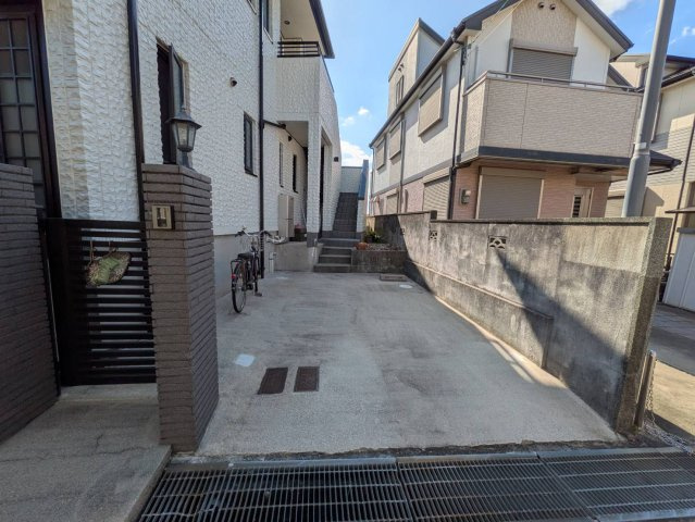 玉井邸の駐車場
