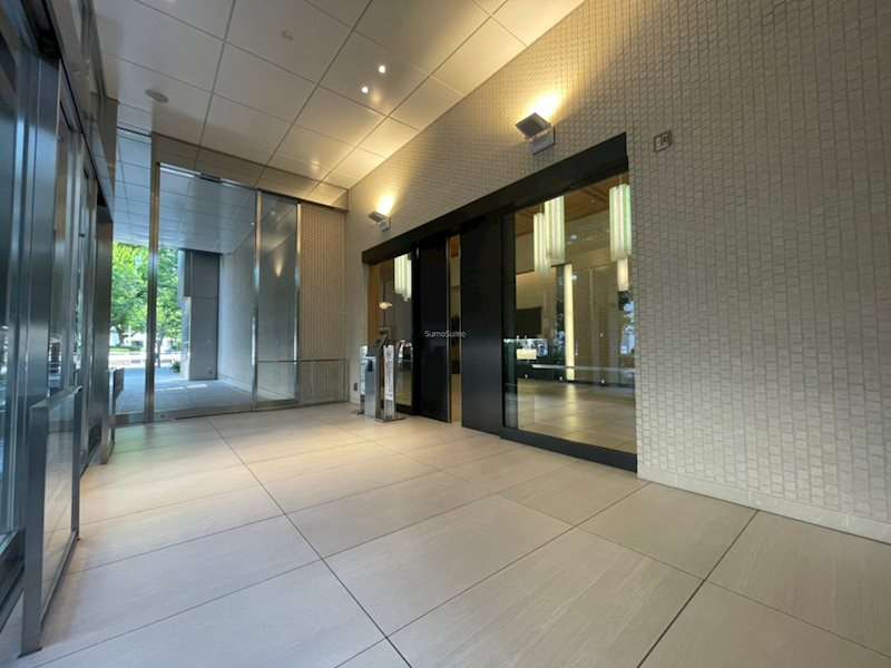 プレミストタワー大阪新町ローレルコートのエントランス|毎日通るエントランスはこのようになっています