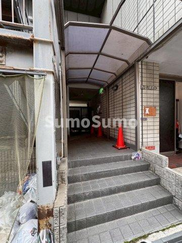 セントラルハイツ九条のエントランス|建物の内部です