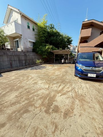 ソシアクレストの駐車場