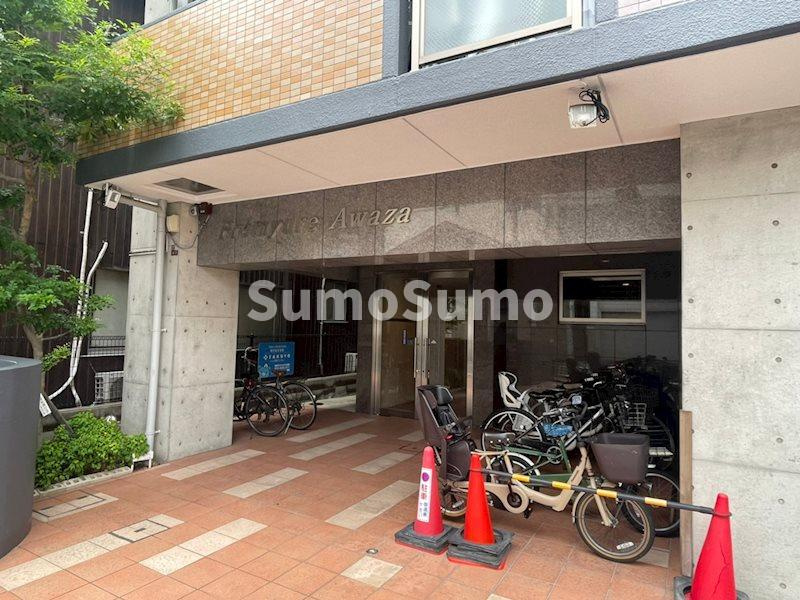 プレミュール阿波座の駐車場|外観は落ち着いています