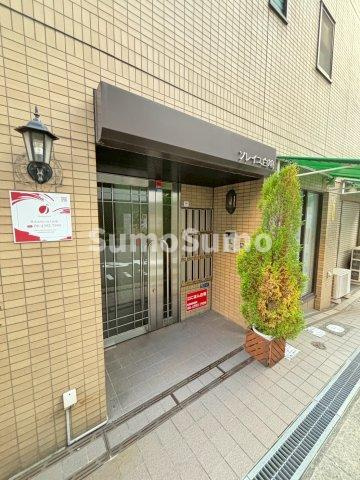 ソレイユ白鳩のエントランス