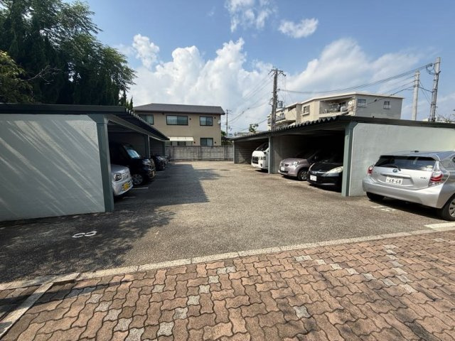 ソレイユ松浜の駐車場
