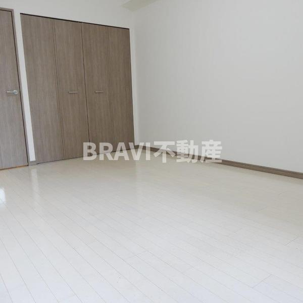 フォーゼ安堂寺　BRAVI不動産の居間・リビング