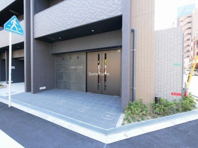 セオリー夕陽丘DOORのエントランス