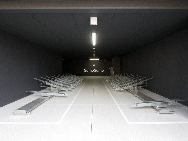 セオリー夕陽丘DOORの駐車場