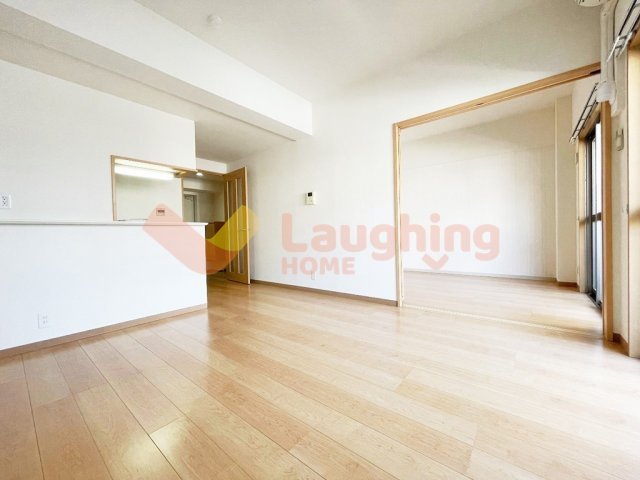 メゾンクラウン大手山の居間・リビング|使いやすい居間です