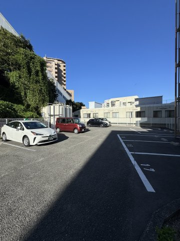ツルトスコ南落合の駐車場