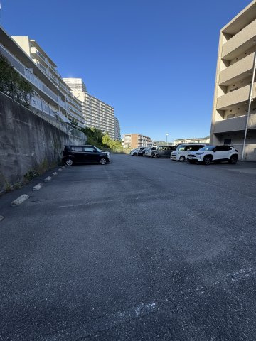 ツルトスコ南落合の駐車場