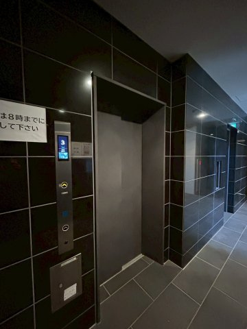ソルテラスKOBE湊町のエントランス